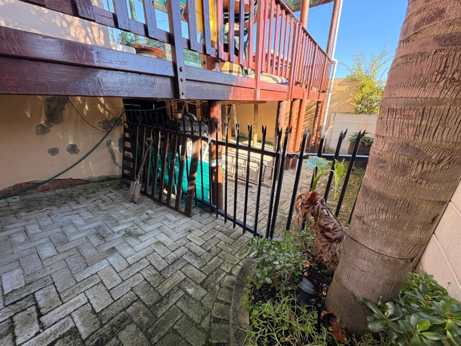 4 Bedroom Property for Sale in Fraaiuitsig Western Cape